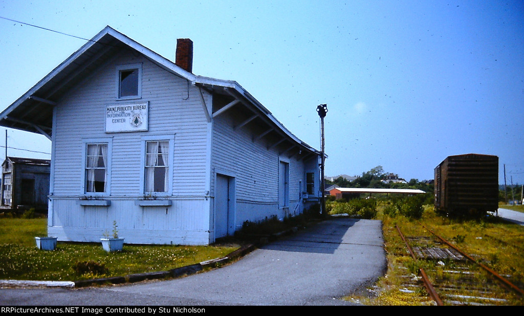 Machias (MEC) Depot and long abandoned Boxcar.