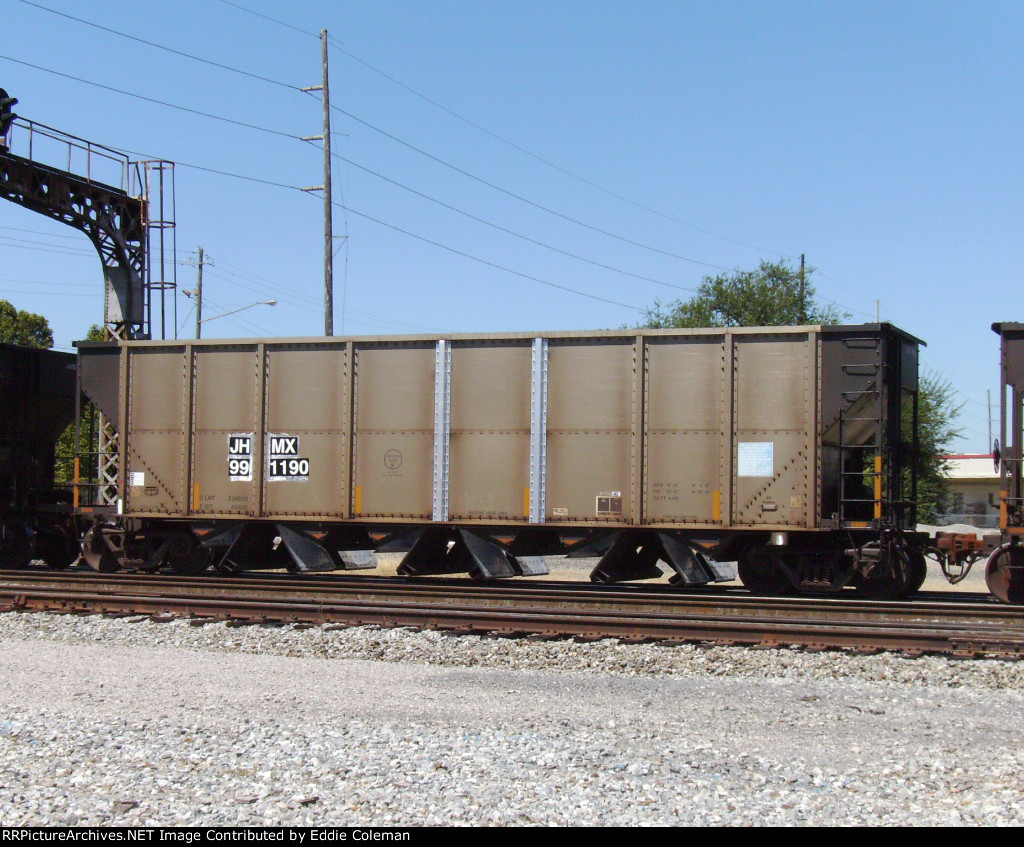 JHMX 991190 (Restincled; note open bay doors)