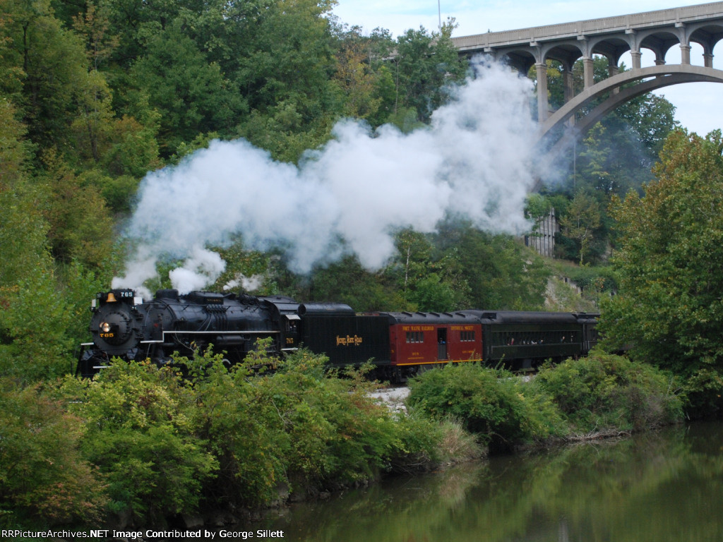 765 heads south along the cuyahoga river.