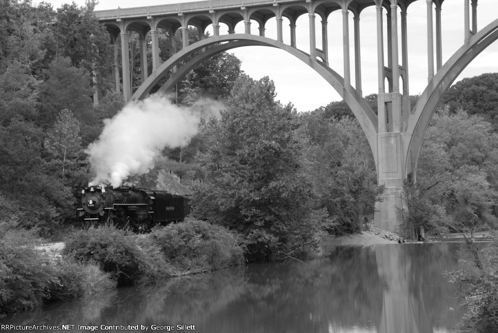 765 along the Cuyahoga River, another scene that looks like it was shot in the 1940's of 50's.