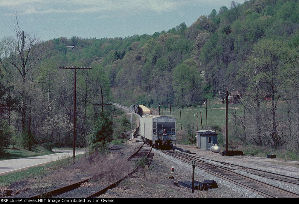 The first section of a westbound starts up the grade.