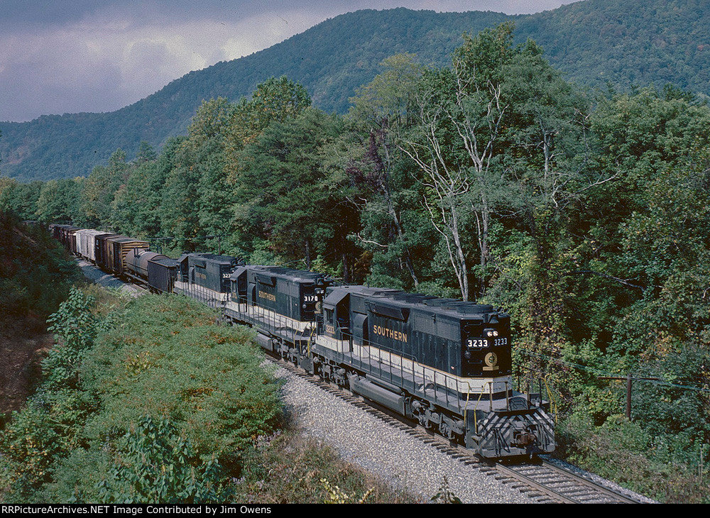 Train #172 approaching Tryon.
