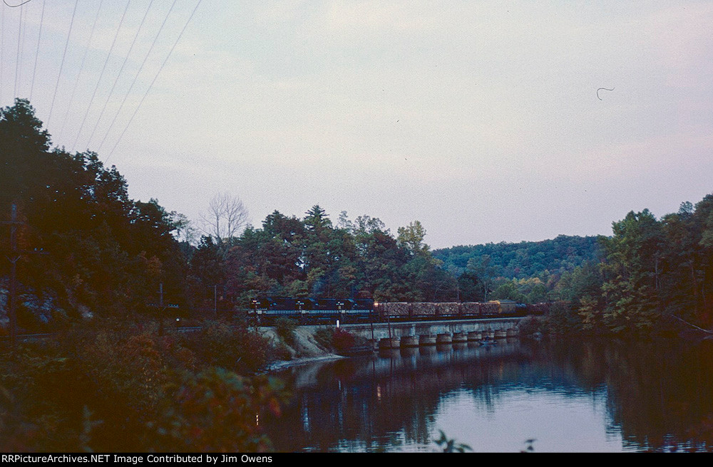 Train #171 crossing the Green River bridge.