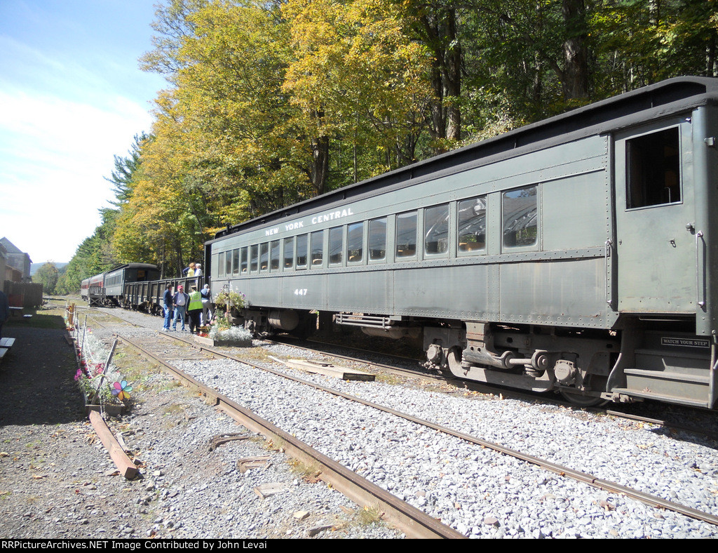 D&U Excursion Cars at Roxbury Station