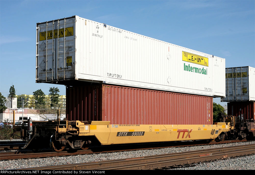 DTTX #59000. 40' well rebuilt from all pupose 48' well. Hitches removed.