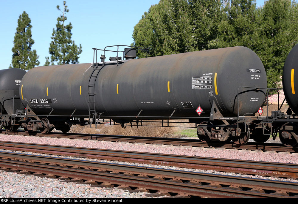TAEX 2219 with UN1987 placard in unit ethanol train.