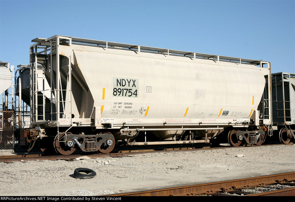 NDYX PD cement covered hopper #891754