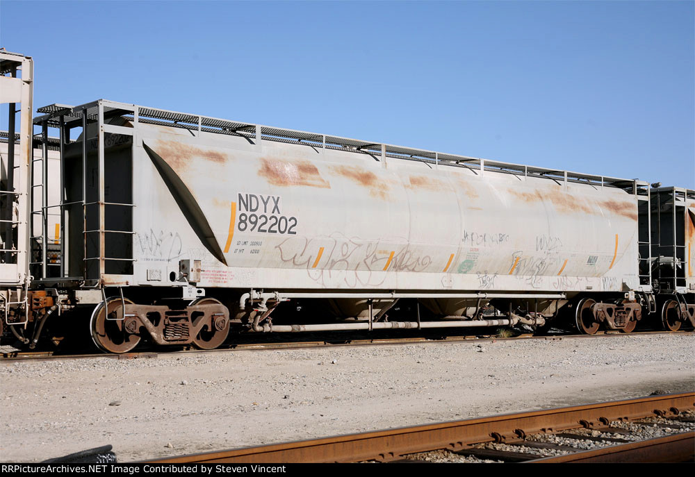 NDYX PD covered hopper #892202 (cement).