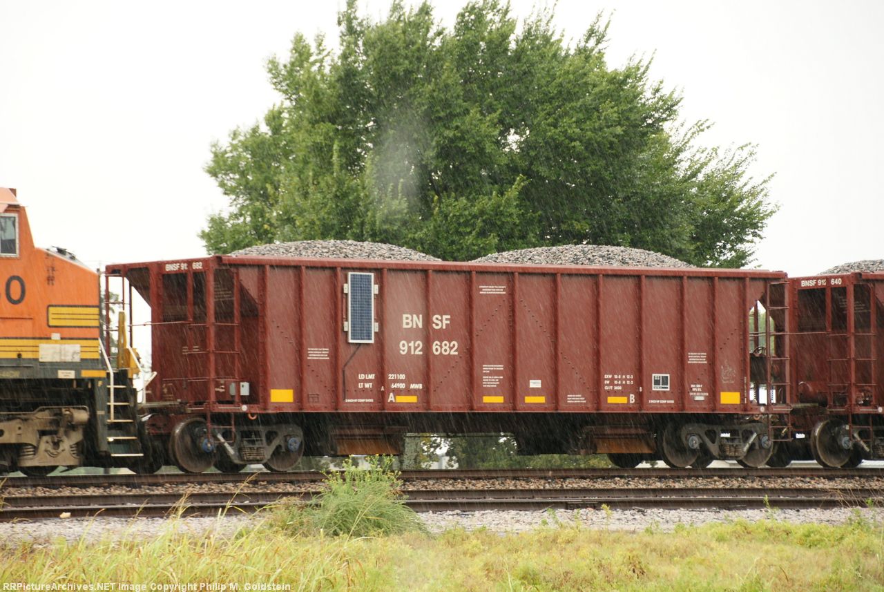 BNSF 912682 - What is the solar panel for?