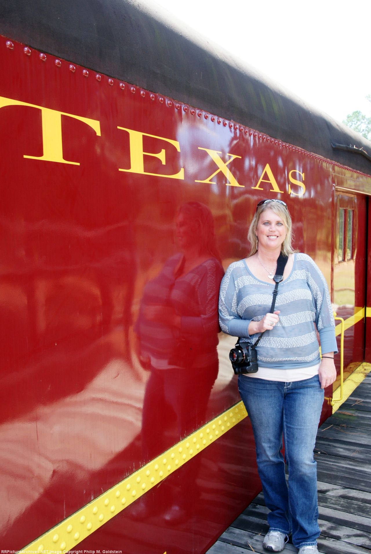 A cute TEXAS railfan that is!
