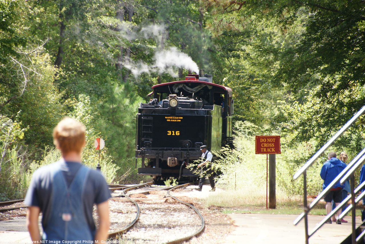 Chad waiting for Scott to back 316 down to the consist. Chris goes for the turnout