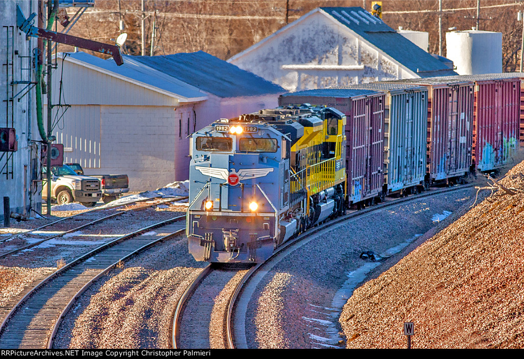 UP 1982 and NS 1069 Lead BNSF H-LINKCK1-29