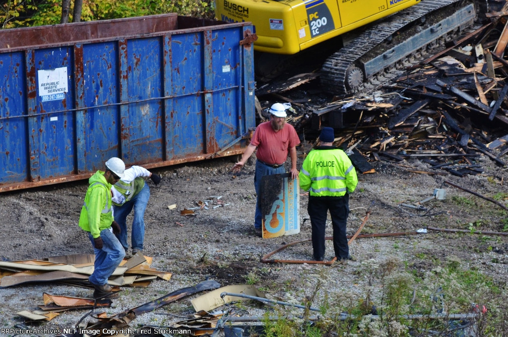 CSX maintainer has the other sign from the east side of the building.