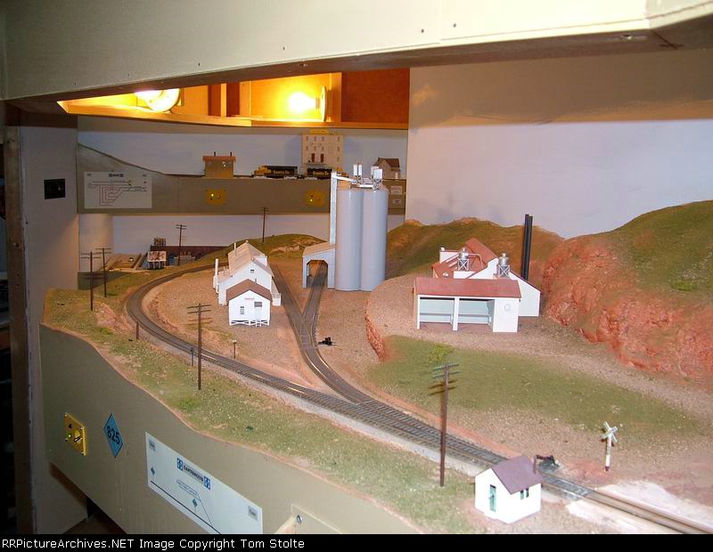 Mike Tomei's ATSF HO scale layout