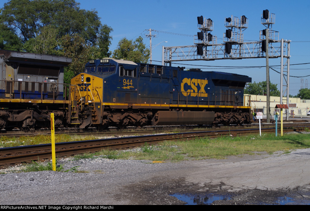 CSX 944