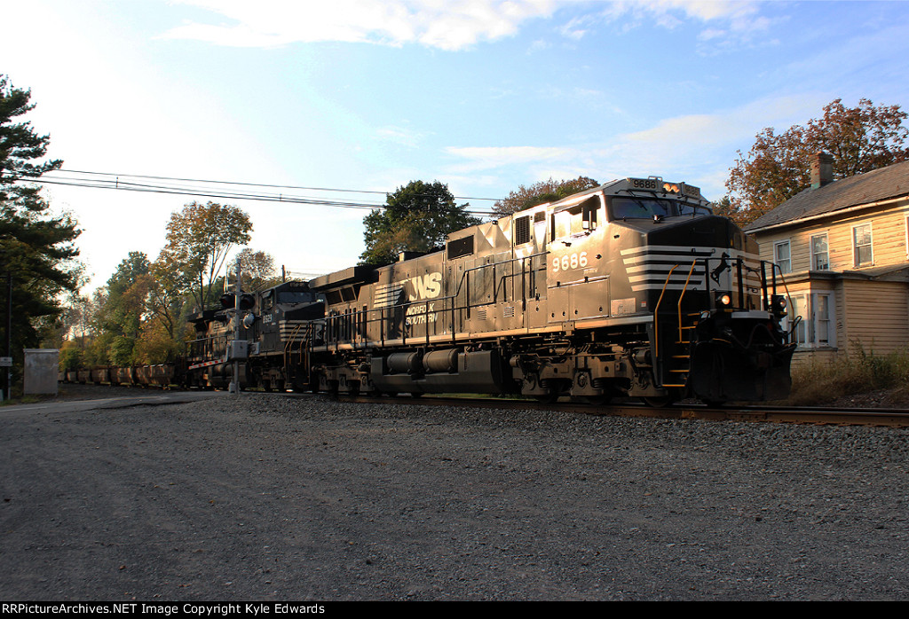 NS C40-9W #9686 on Eastbound Intermodal