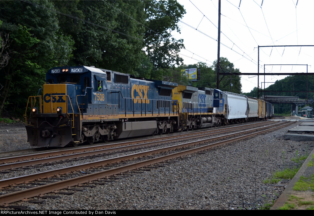 CSX C40-8 7508 leads Q418-20