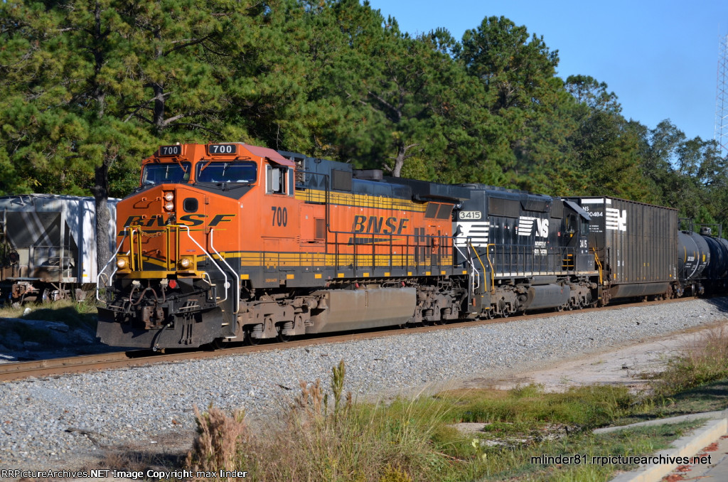 BNSF 700