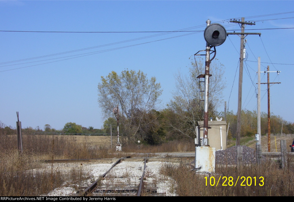 Signal TP&W looking east