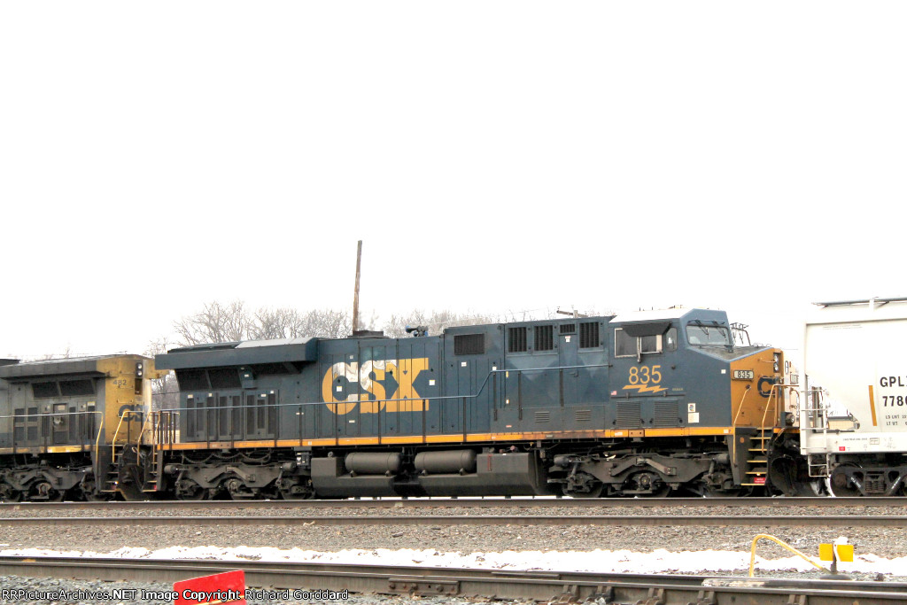 CSX 835