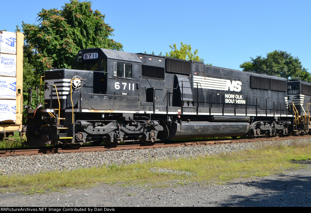 NS SD60 6711 trails on H74