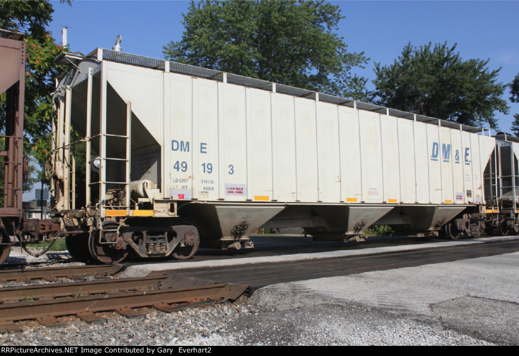 DME 49193 - Dakota, Minnesota & Eastern