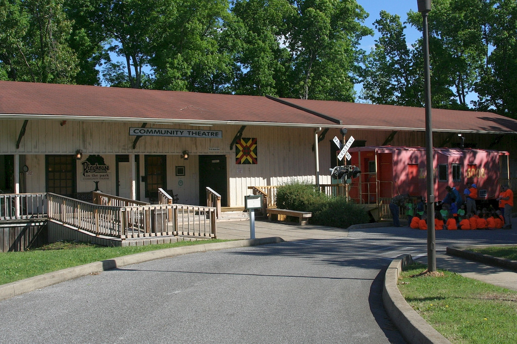 NC&StL modified freight depot