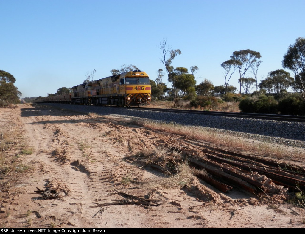 Australian Rail Group/Aurizon locos pulling ore consist