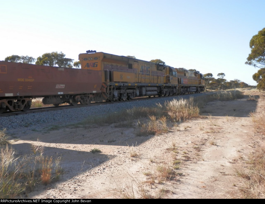 Australian Rail Group/Aurizon locos pulling ore consist