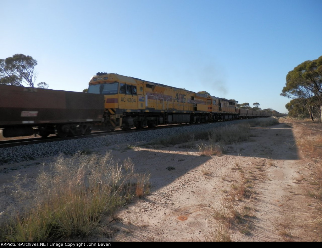 Australian Rail Group/Aurizon locos pulling ore consist (middle helpers)