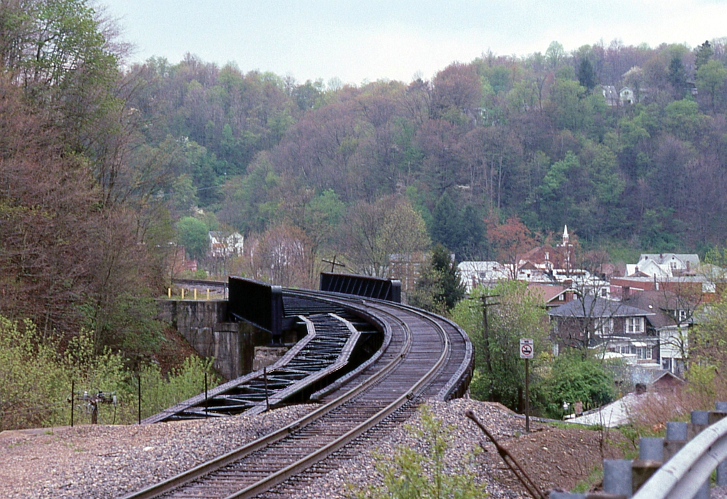 Doubie tracked mainline Virginian bridge over NW branchline    