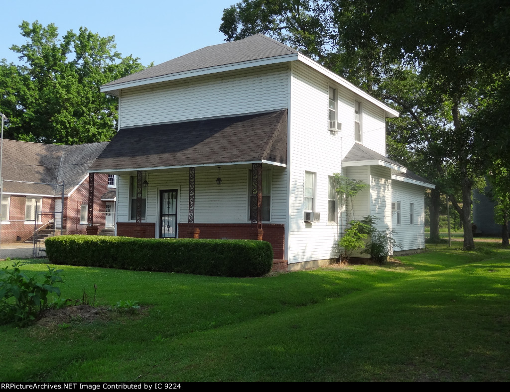 Yazoo & Mississippi Valley RR depot at Money, Mississippi