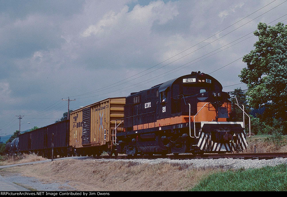 ET&WNC 211 leaving Elizabethton for Johnson City
