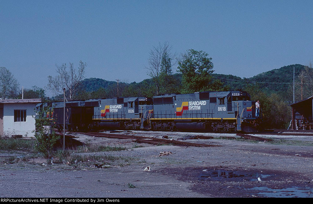 Southbound arriving in Etowah yard