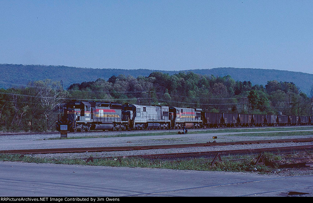 A northbound preparing to leave Etowah