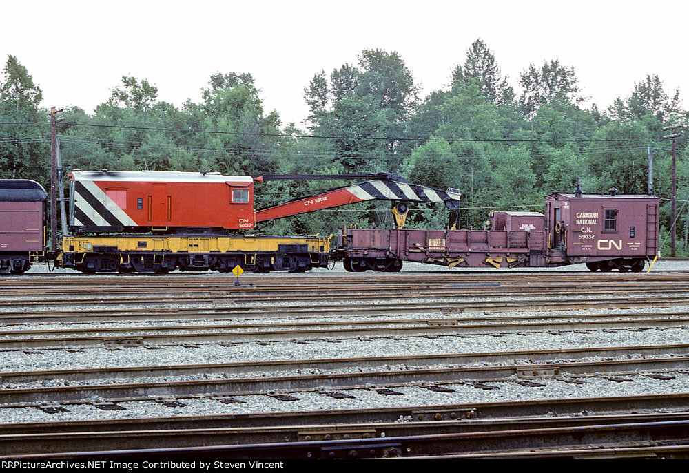 Canadian National big hook #50012 with boom car #59032.