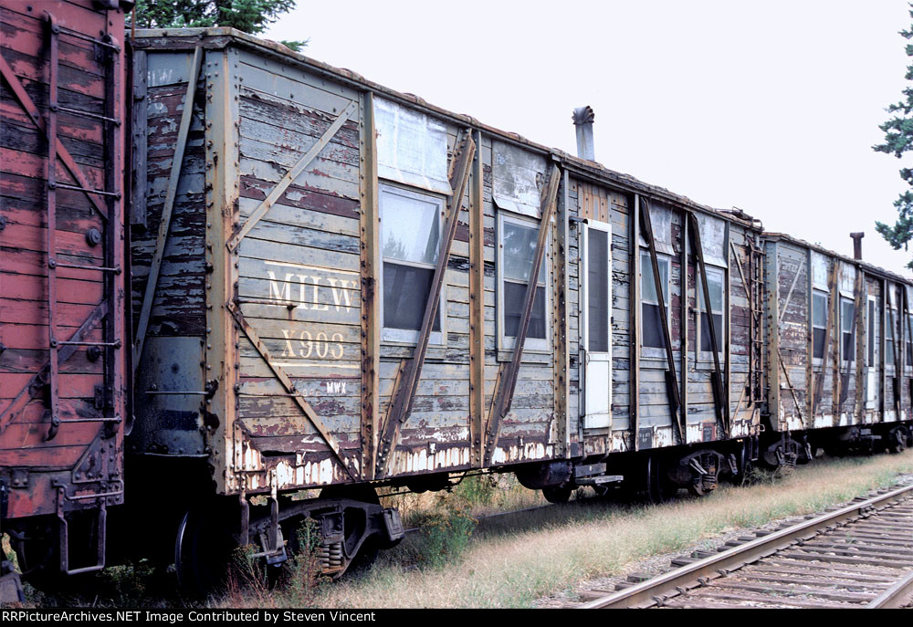 Milwaukee Road bunk cars X903, x902 for bridge gang.
