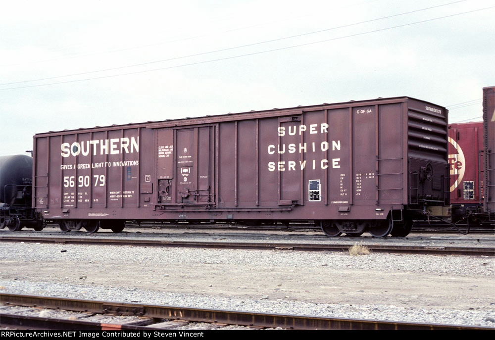 Southern 60' box #569079 with door opening mechanism.