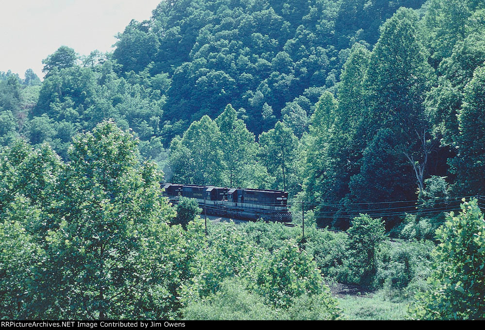 A southbound coal train between NAtural Tunnel and Speers Ferry..