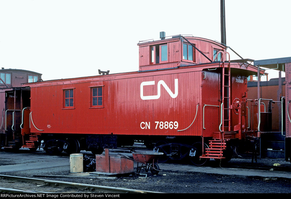 Canadian National wood side caboose #78869