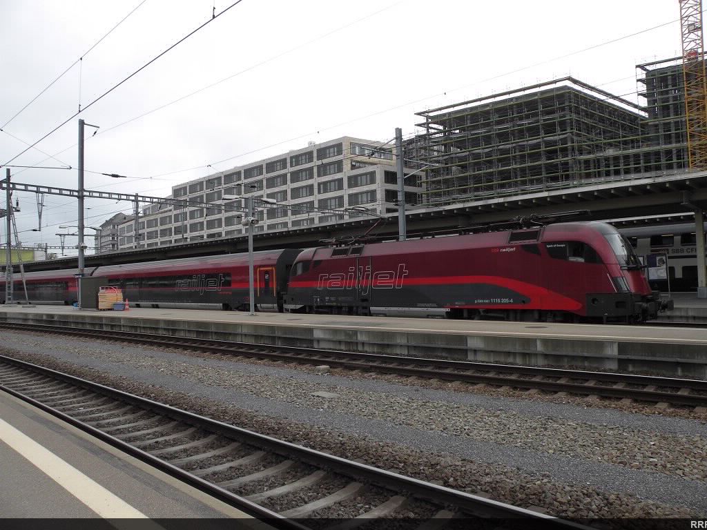 Railjet Set watiting to leave Zurich, bound for Vienna.