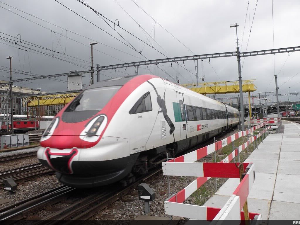 RABDe 500 intericity tilting train in a special scheme coming into Zurich Main Station.  