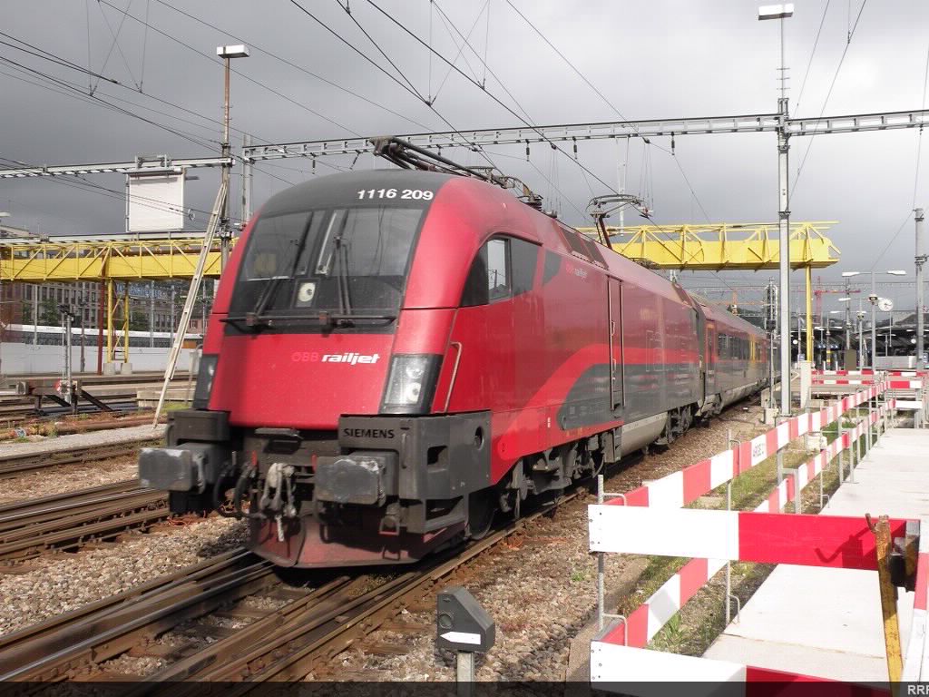 The engine of the Railjet Set (a class 1116) with some of the only sun the whole day. 