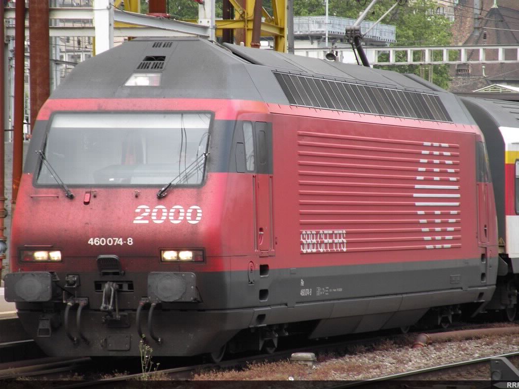 Tight wedge shot of an Re460. 