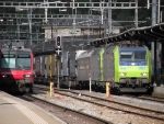 RoLa train behind two multi-voltage Class 485s sailing through the station. 