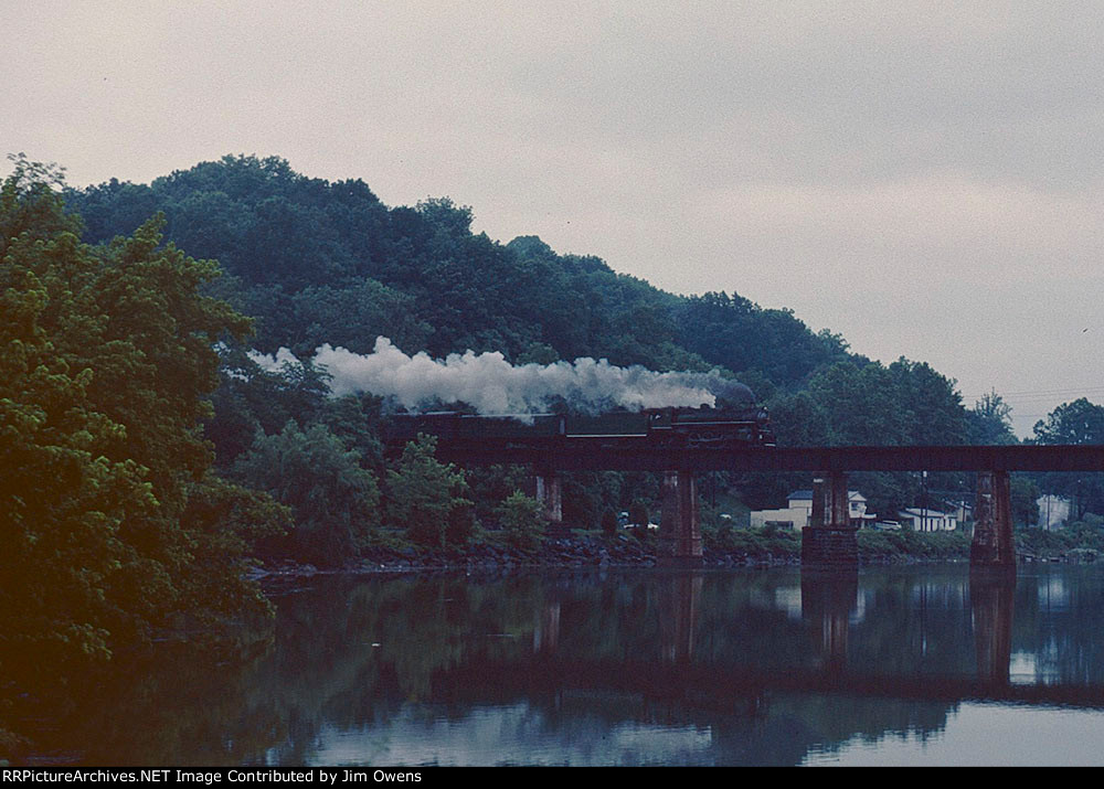 SOU 4501 on the Holston River bridge