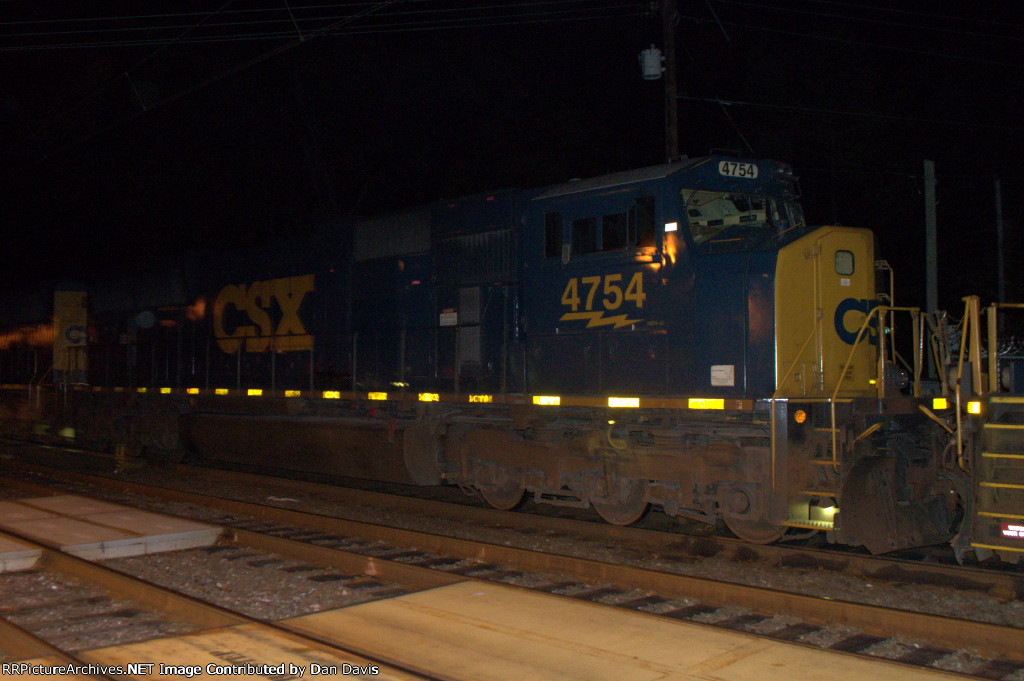 CSX SD70AC 4754 trails on Q438-07