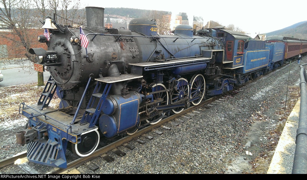 425 waiting, just north of Tamaqua's station