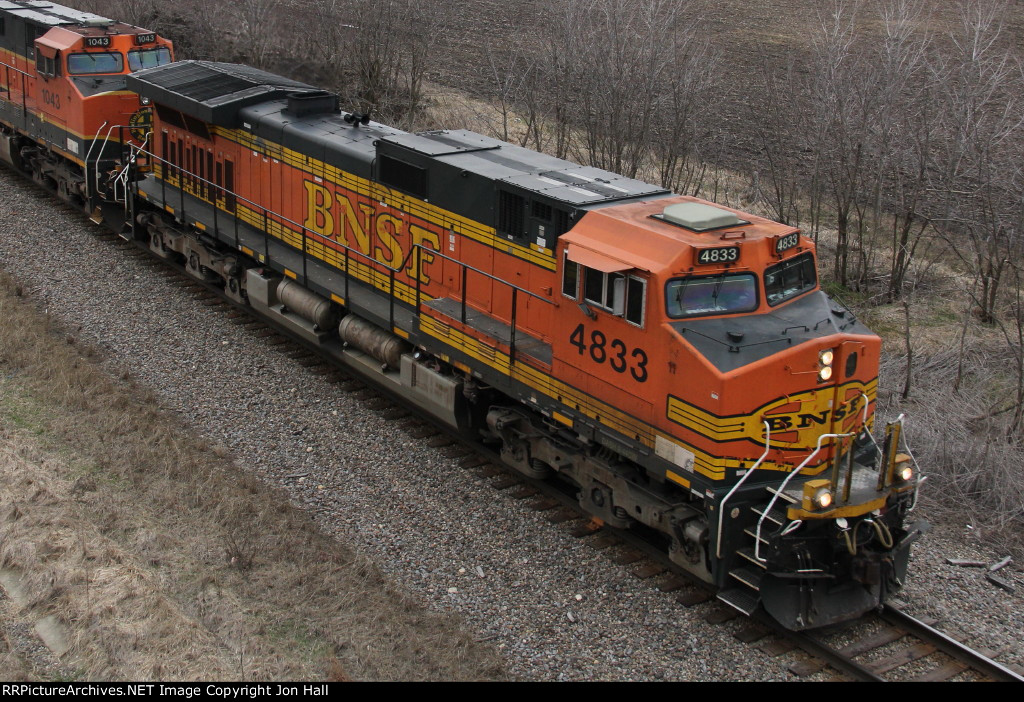 BNSF 4833