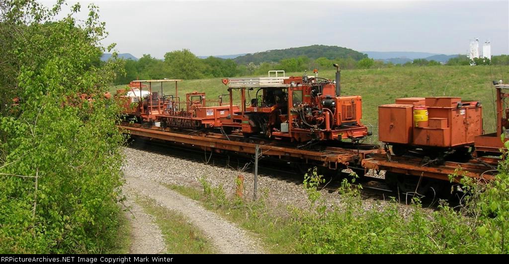 NS work train, off of Cummings Highway,